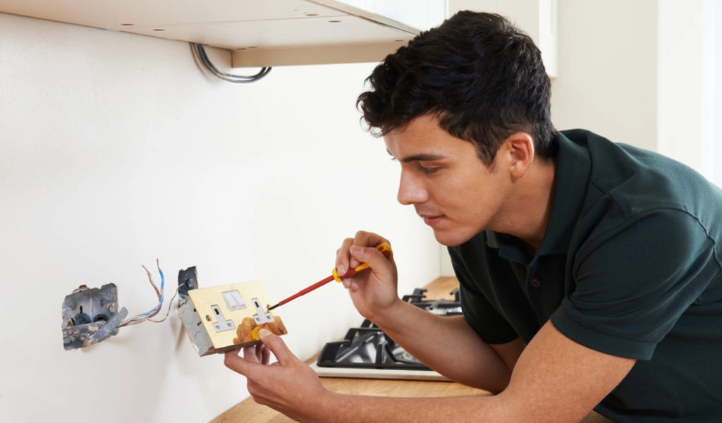 How Emergency Electrician Services Improve Electrical Safety and Efficiency in Schools